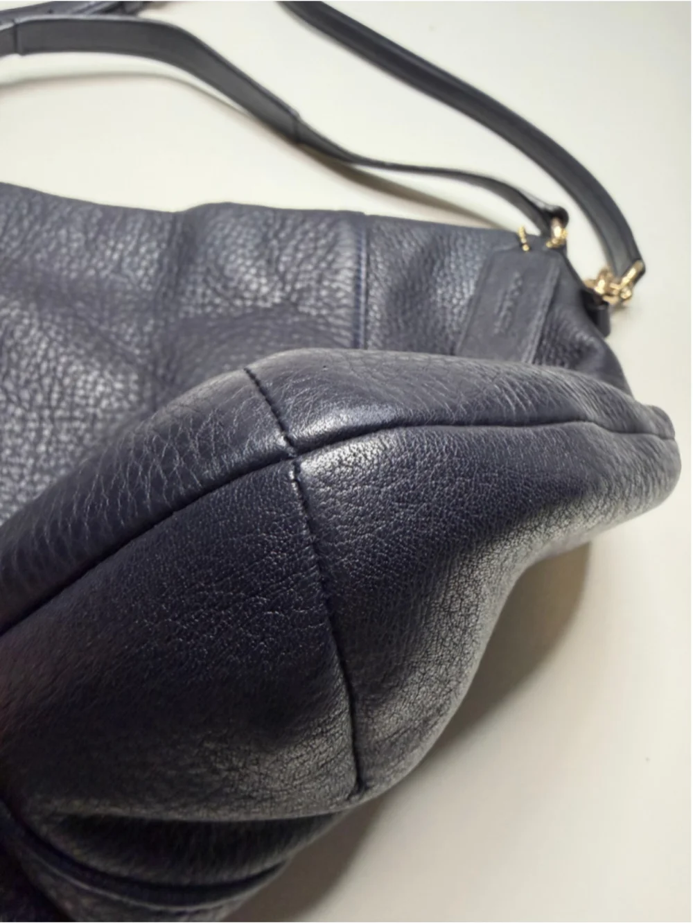 Gorgeous coach navy blue leather shoulder bag with removable Crossbody strap ￼